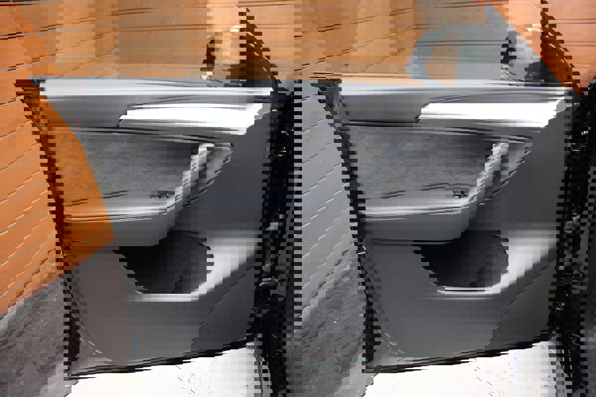 Used 2023 Tesla Model Y Long Range image 32