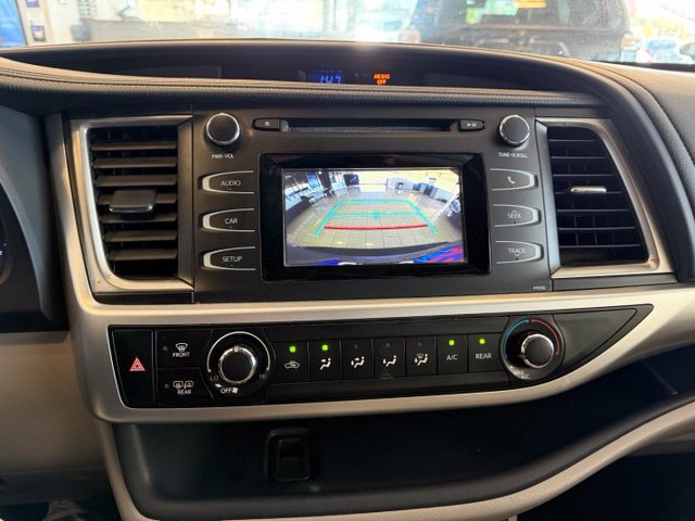 Used 2017 Toyota Highlander LE w/ Carpet Mat Package FWD image 16