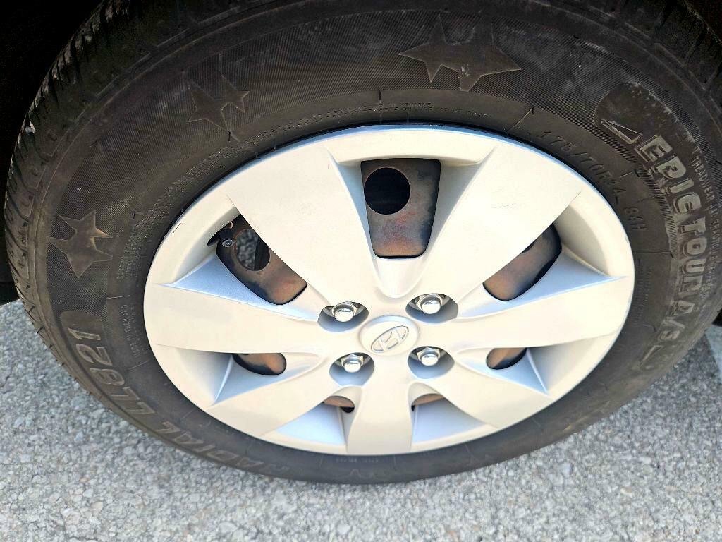 Used 2011 Hyundai Accent GS image 11