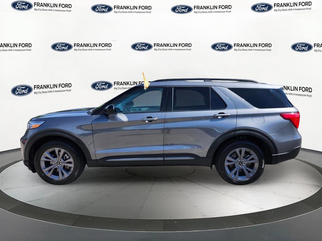 Certified 2022 Ford Explorer XLT w/ Equipment Group 202A AWD/4WD image 2