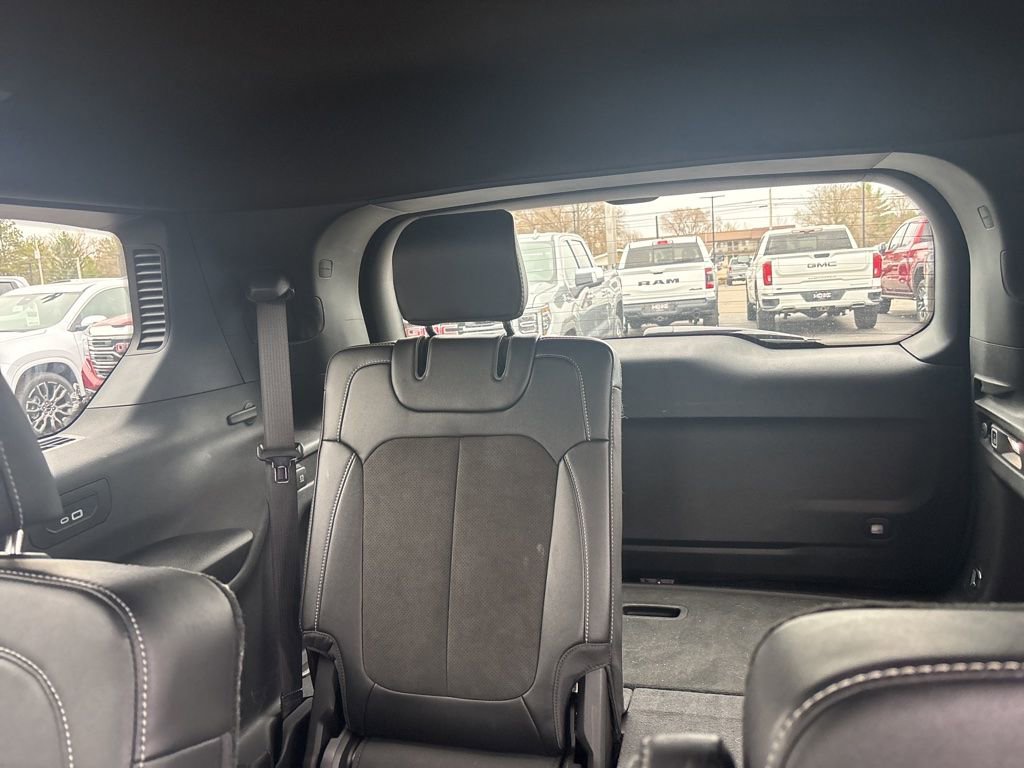 Used 2025 Jeep Grand Cherokee L Altitude image 12