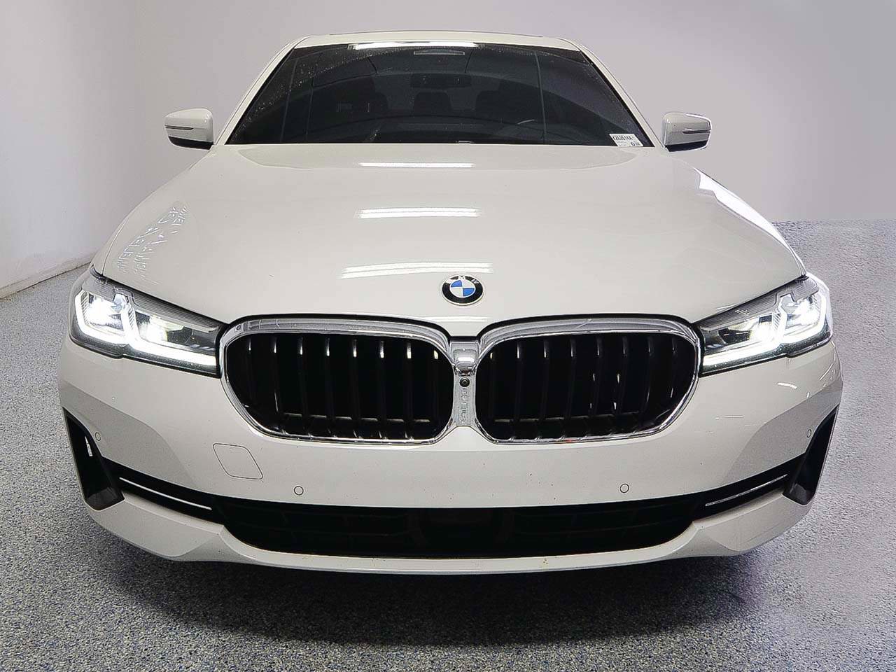 Used 2021 BMW 530i w/ Premium Package RWD image 2