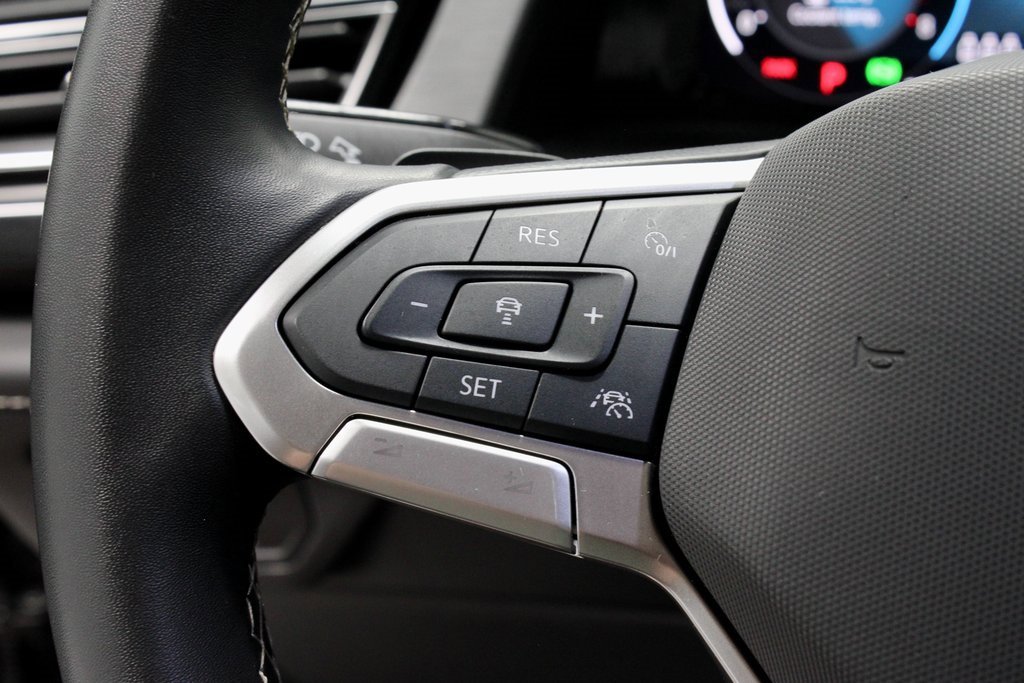 Used 2025 Volkswagen Atlas Cross Sport SE image 26