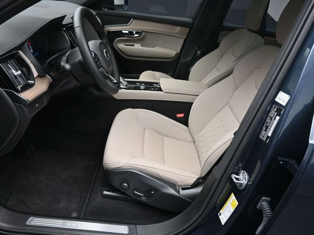 Used 2025 Volvo XC90 B5 Plus w/ Protection Package image 18