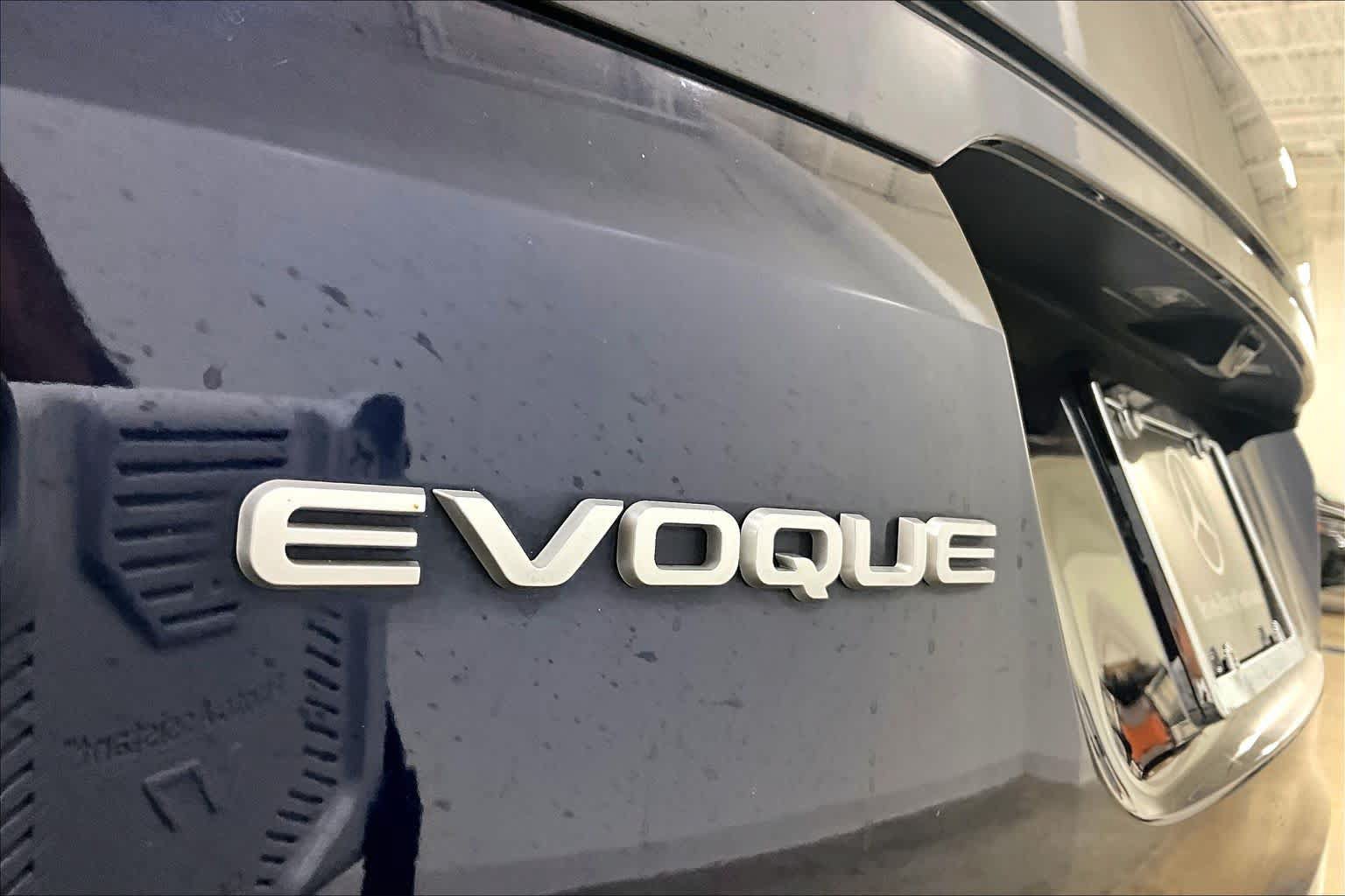 Used 2023 Land Rover Range Rover Evoque SE AWD/4WD image 10