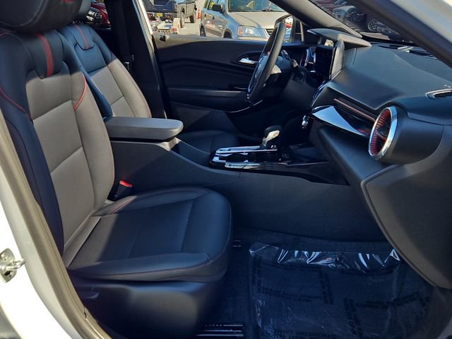 Used 2025 Chevrolet Trax RS w/ Sunroof Package image 19