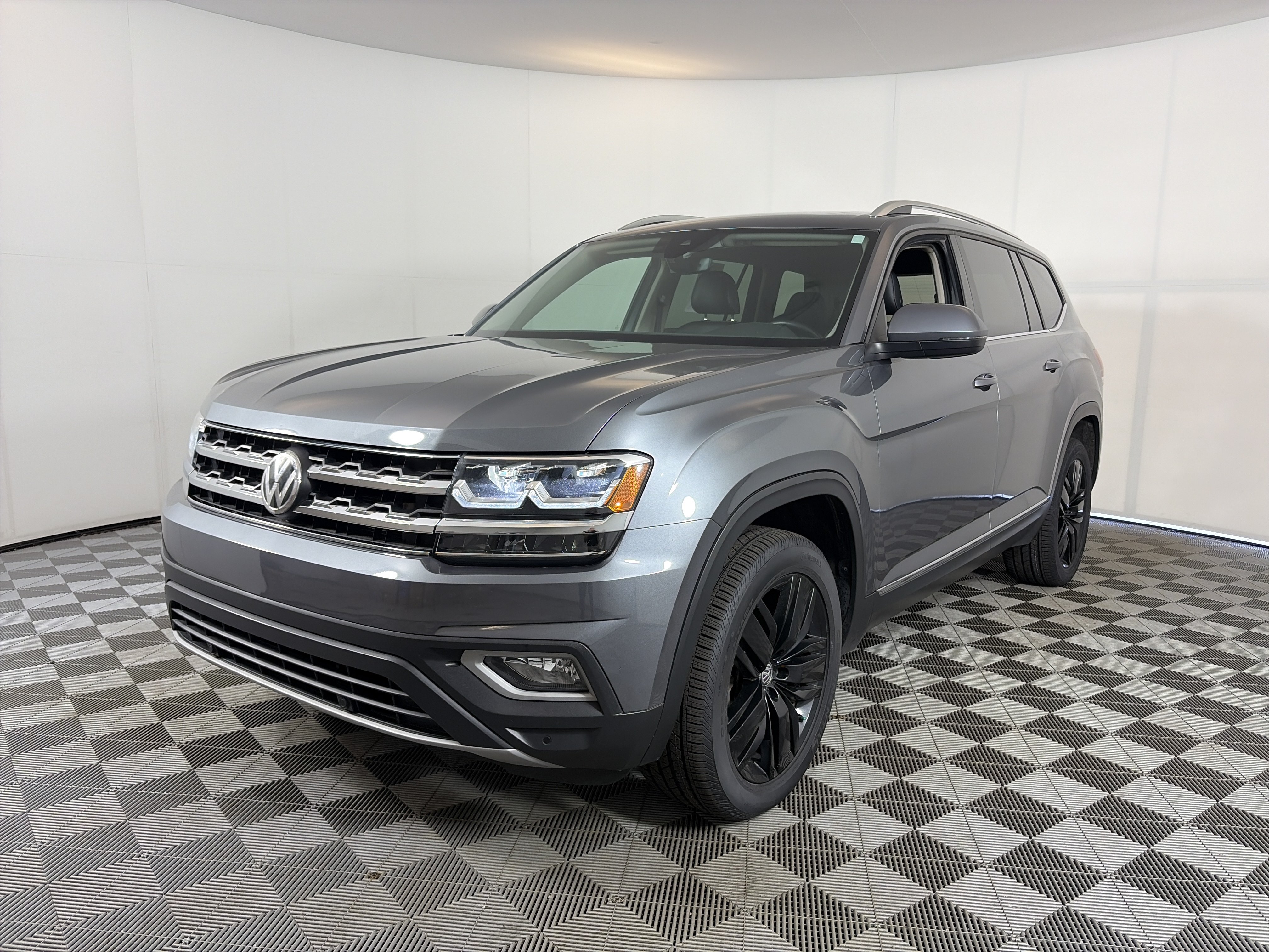 Used 2018 Volkswagen Atlas SEL FWD image 2