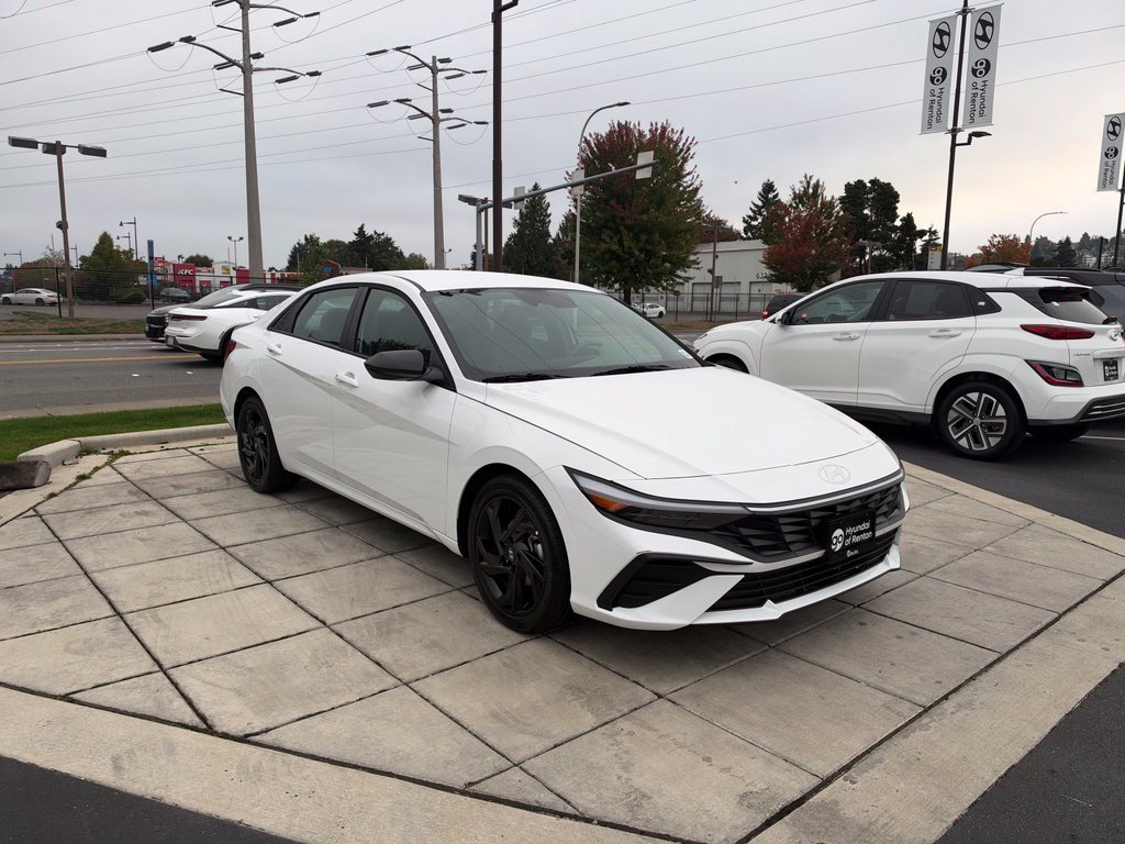 Certified 2026 Hyundai Elantra Sport FWD image 3