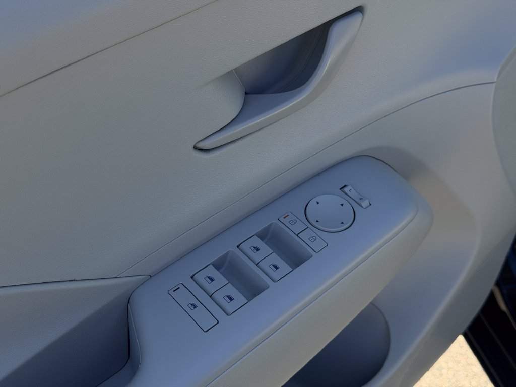 Certified 2025 Hyundai Kona SEL FWD image 25