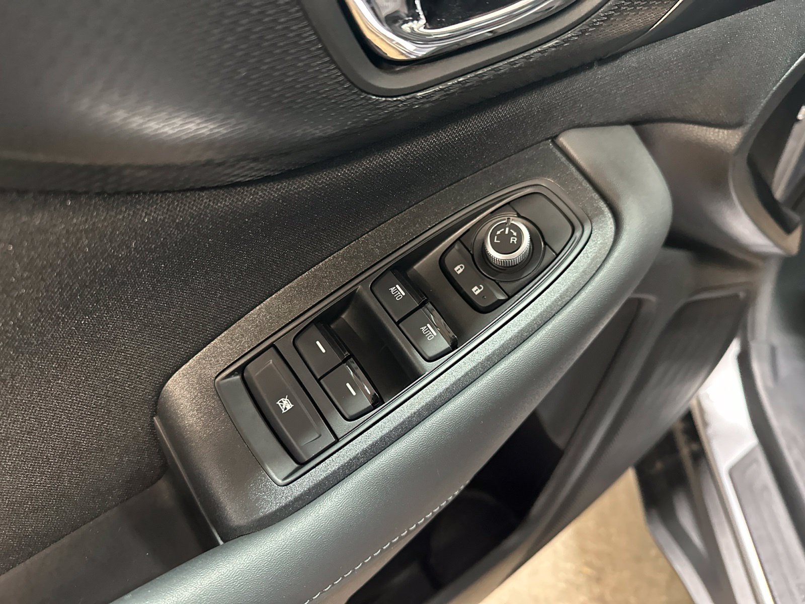 Used 2025 Subaru Outback Premium w/ Popular Package #1A AWD/4WD image 18