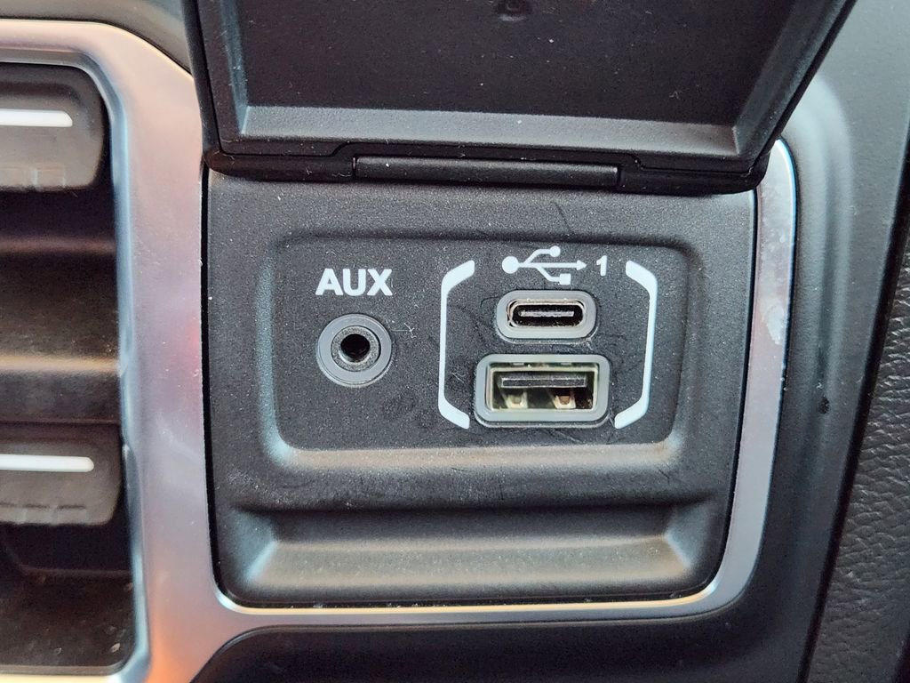 Used 2021 Jeep Wrangler Unlimited Sahara AWD/4WD image 21