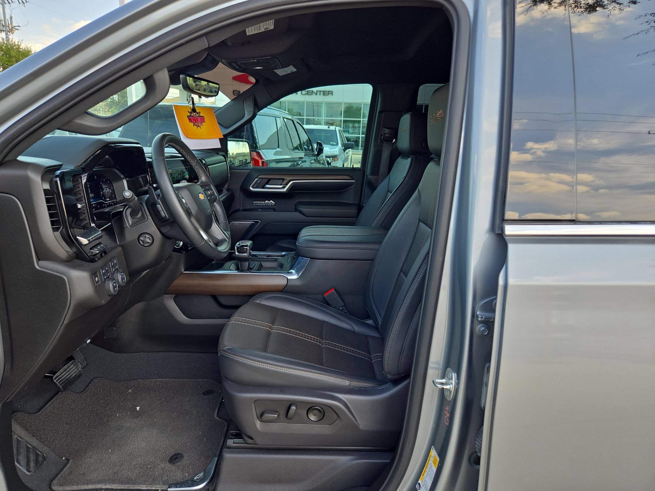 Certified 2024 Chevrolet Silverado 1500 High Country w/ Technology Package AWD/4WD image 9
