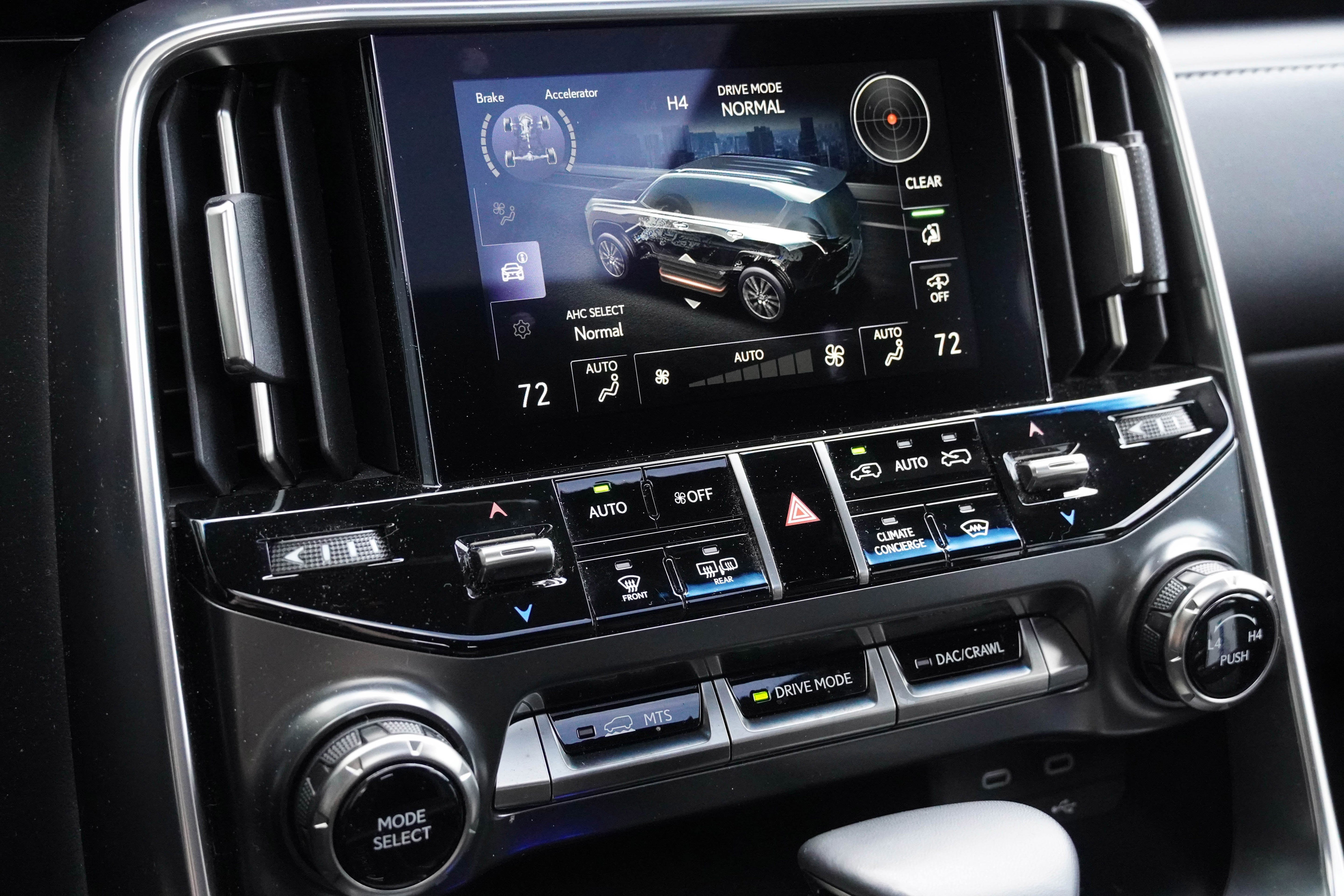 Used 2025 Lexus LX 600 4WD w/ Interior Upgrade Package image 28