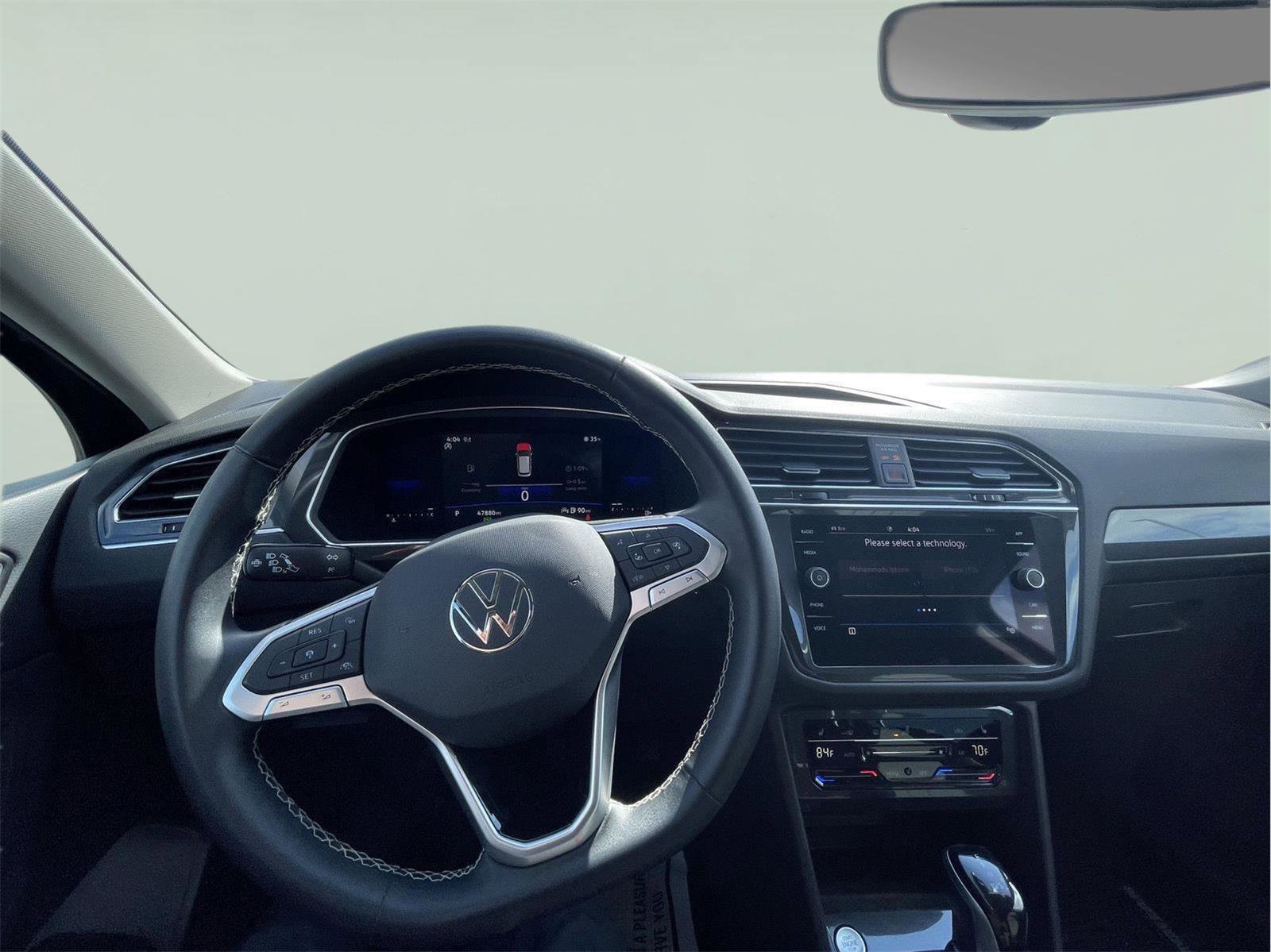 Used 2023 Volkswagen Tiguan SE AWD/4WD image 25