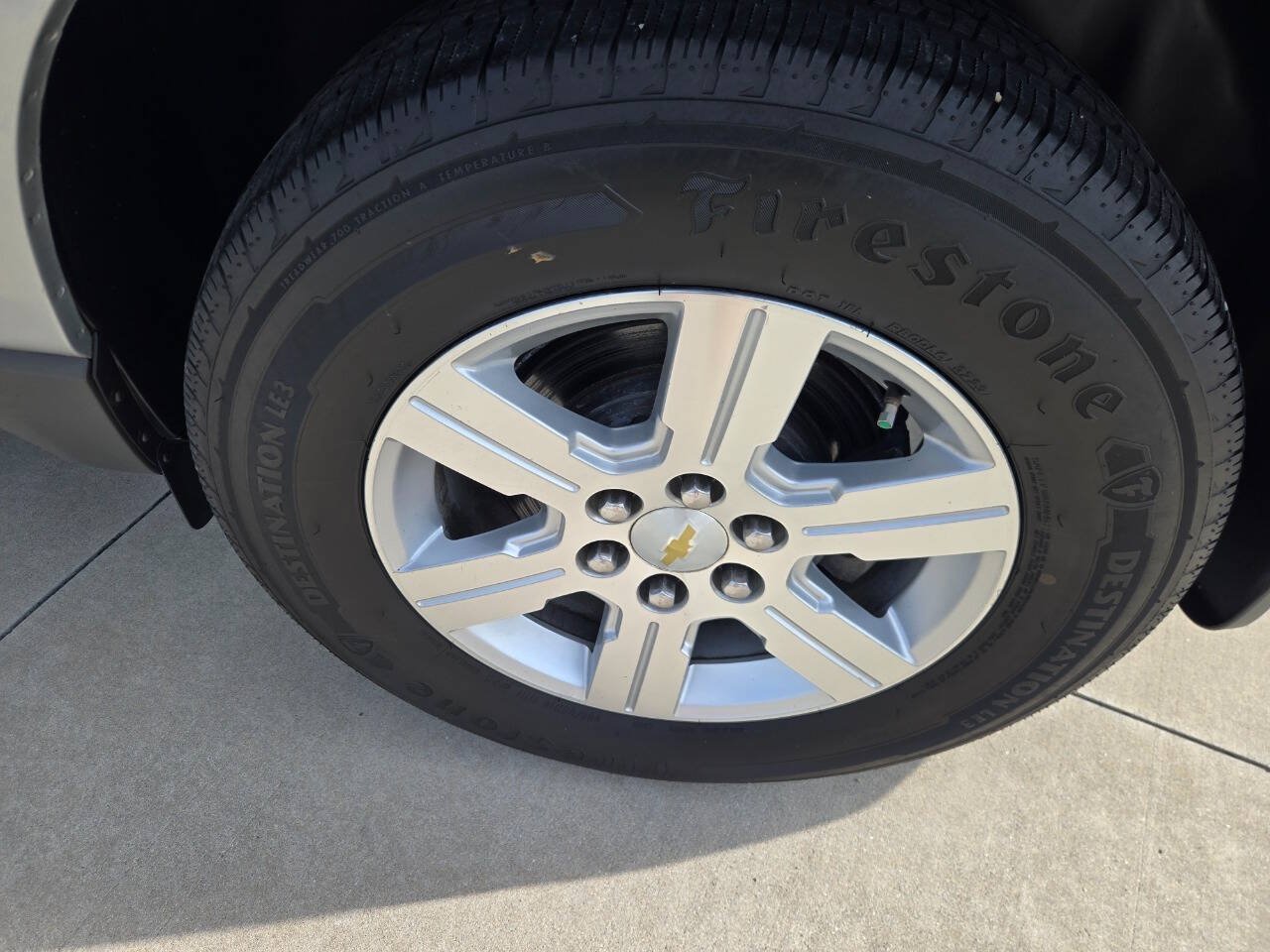 Used 2012 Chevrolet Traverse LT FWD image 6