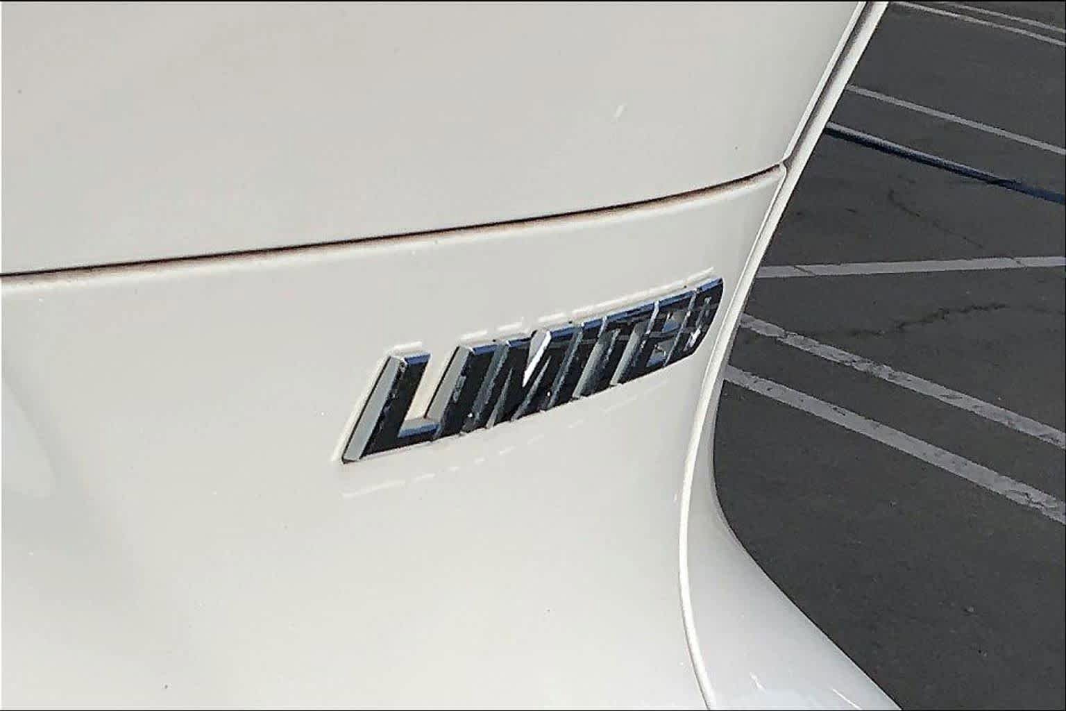 Used 2023 Toyota Venza Limited AWD/4WD image 9