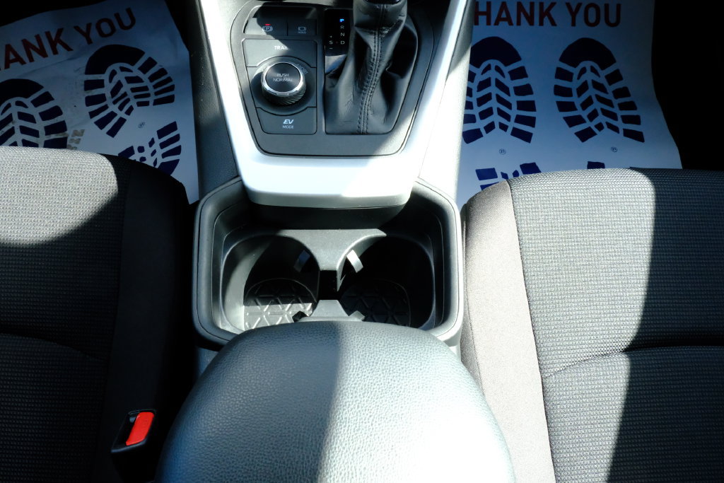 Used 2021 Toyota RAV4 LE AWD/4WD image 29