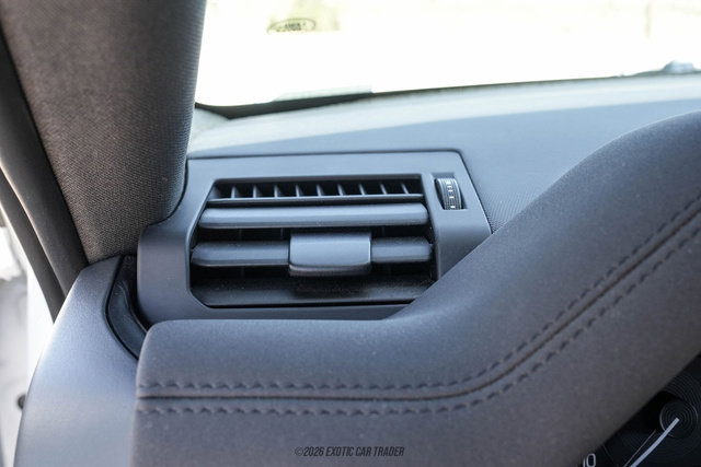 Used 2023 Land Rover Defender 90 X-Dynamic SE image 38