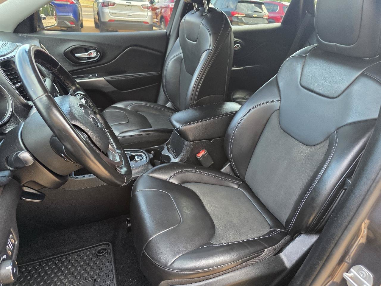 Used 2020 Jeep Cherokee Latitude Plus w/ Cold Weather Group FWD image 13