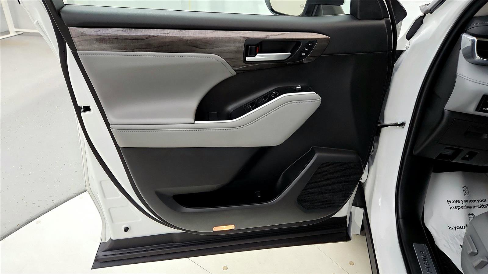 Used 2023 Toyota Highlander Limited image 35