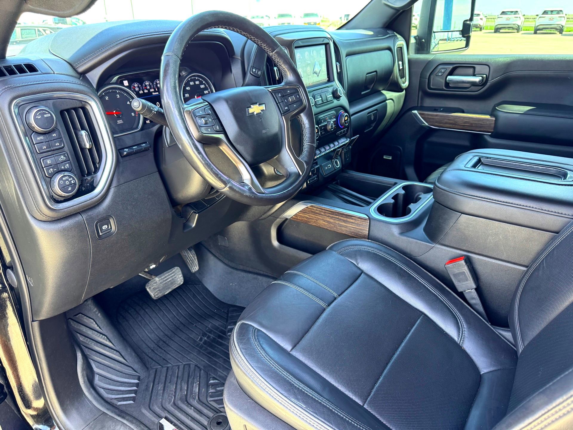 Used 2020 Chevrolet Silverado 2500 High Country w/ Z71 Off-Road Package image 11