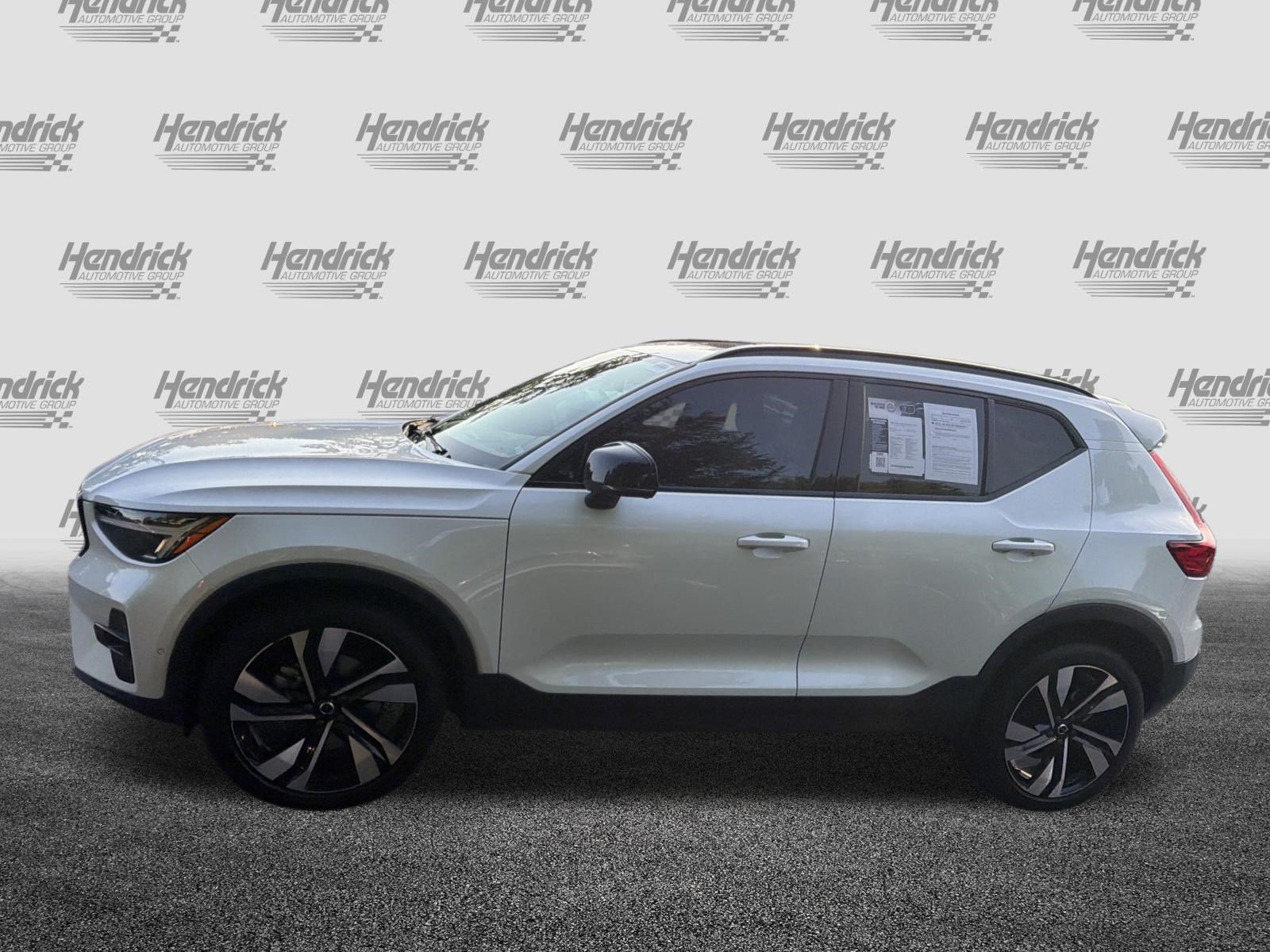 Certified 2023 Volvo XC40 B4 Plus w/ Protection Package Premier FWD image 7