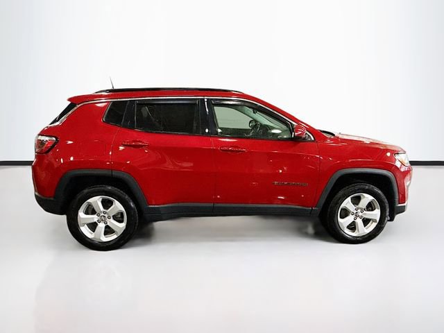 Used 2018 Jeep Compass Latitude w/ Cold Weather Group AWD/4WD image 5