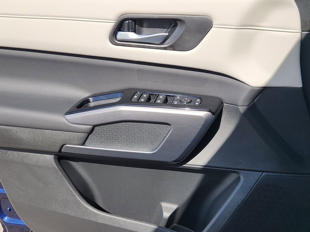 New 2026 Nissan Pathfinder SL FWD image 16