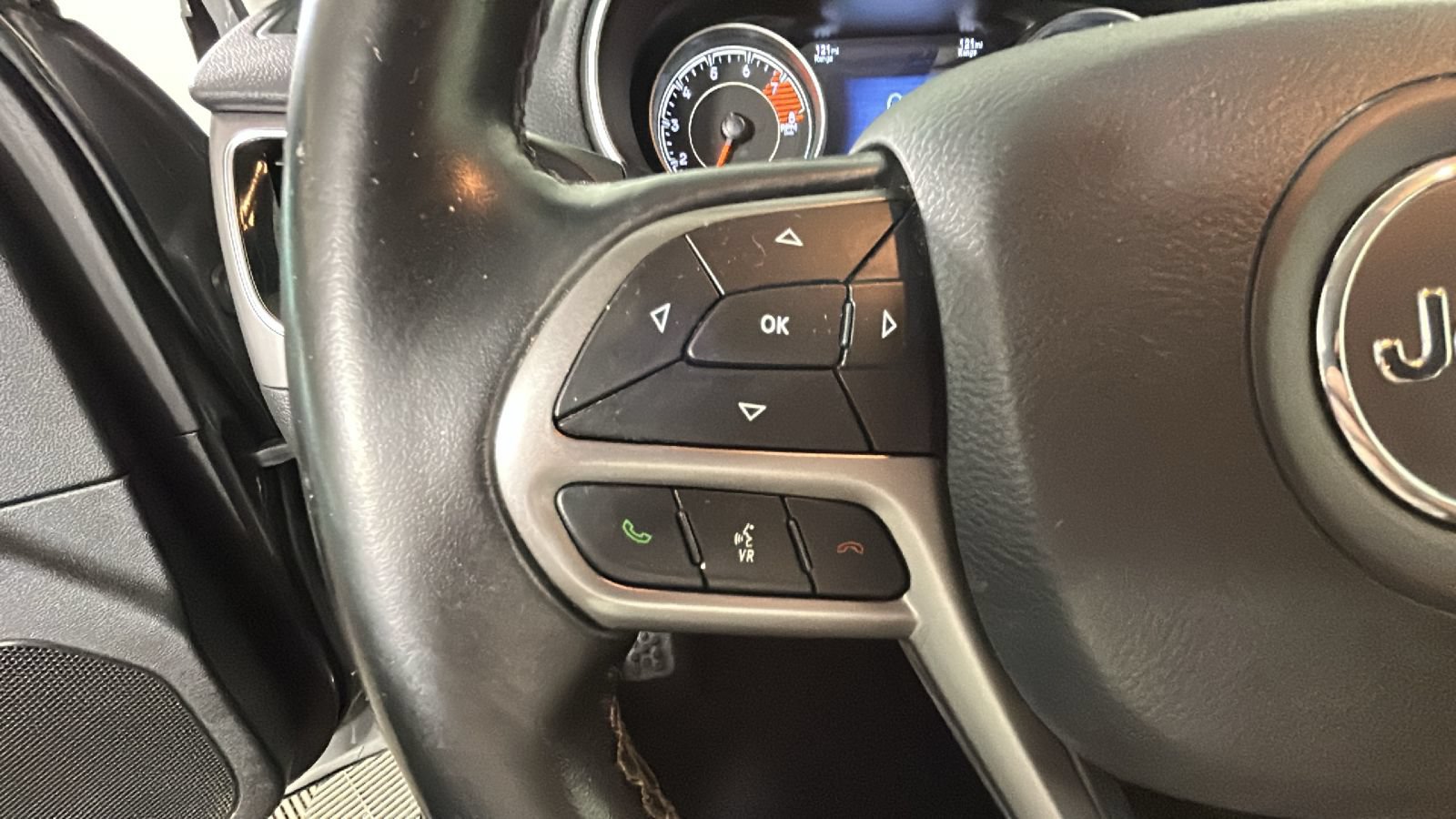 Used 2020 Jeep Cherokee Limited AWD/4WD image 18