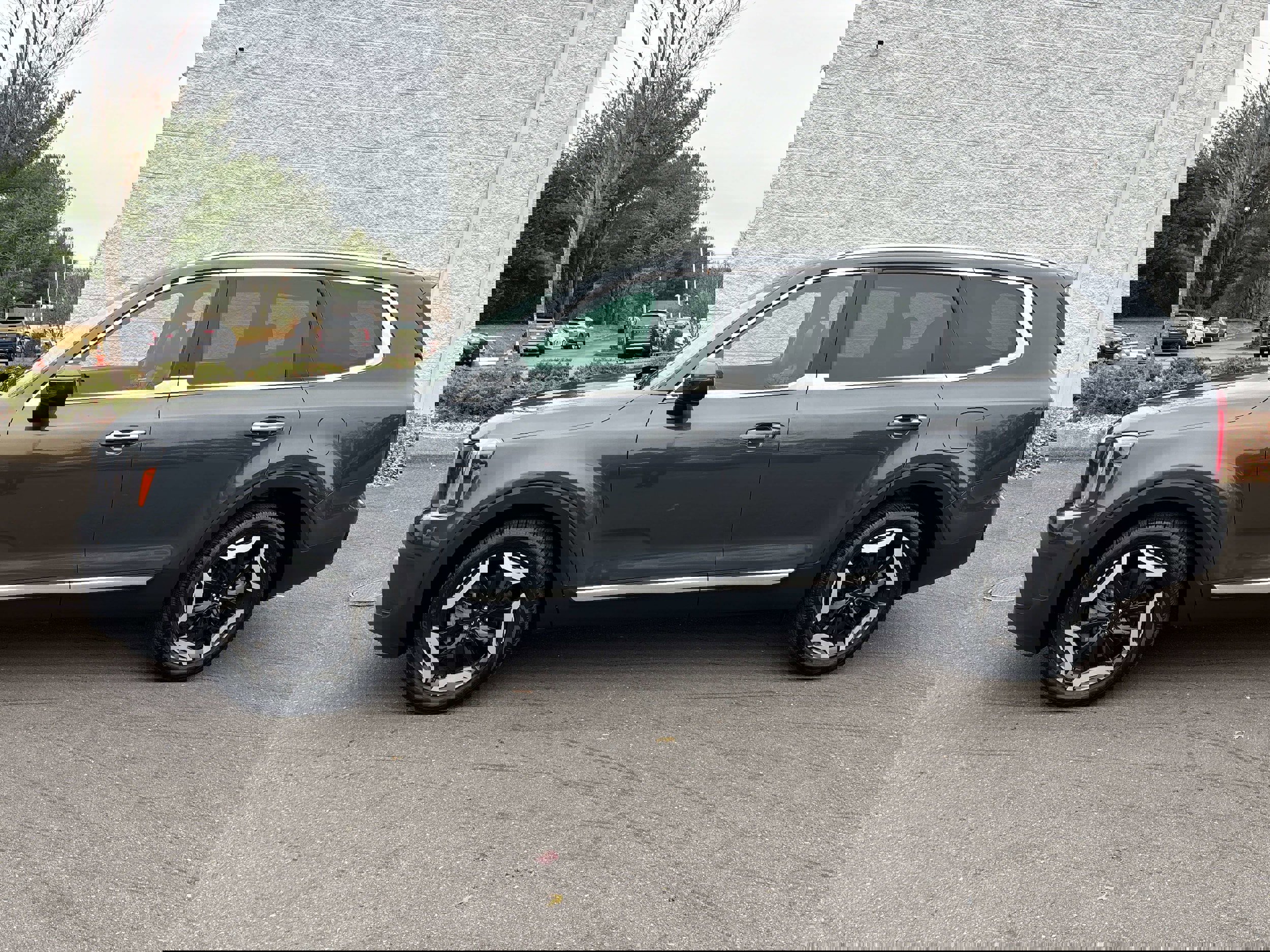 Used 2024 Kia Telluride S w/ S Sunroof Package image 3