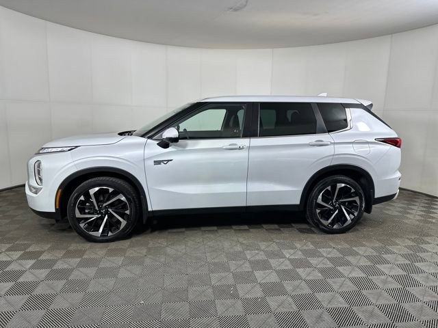 Used 2023 Mitsubishi Outlander SE image 6