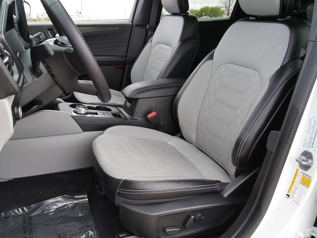 Used 2023 Ford Escape Platinum w/ Premium Technology Package AWD/4WD image 15