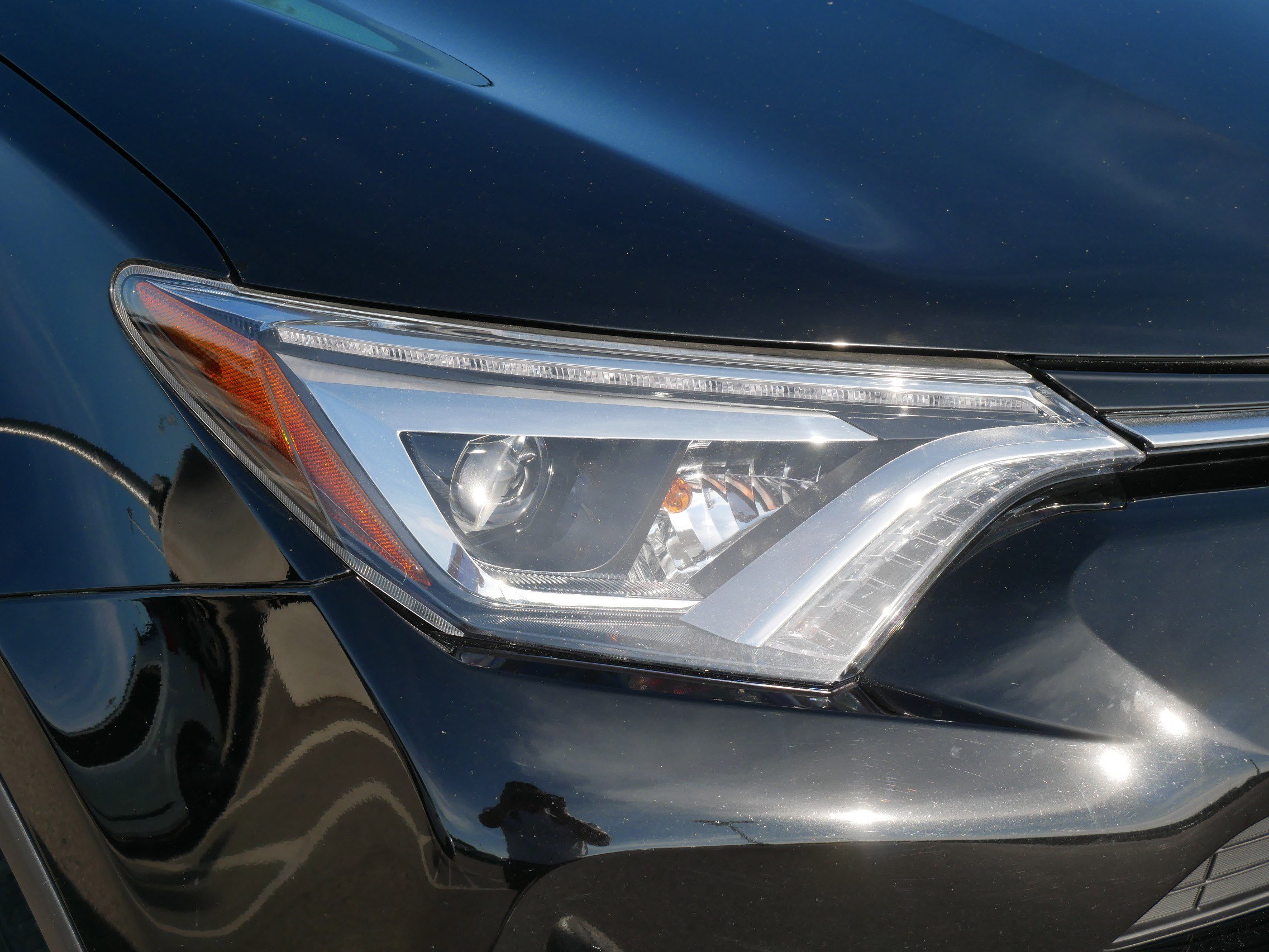 Used 2018 Toyota RAV4 Limited image 17