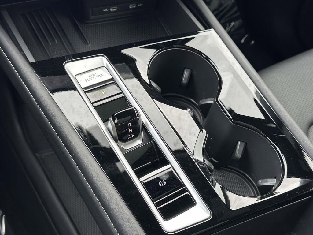 Certified 2025 Volkswagen Atlas Cross Sport SEL R-Line image 32