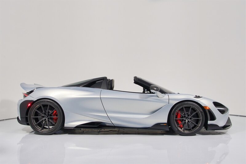 Used 2022 McLaren 765LT RWD image 14