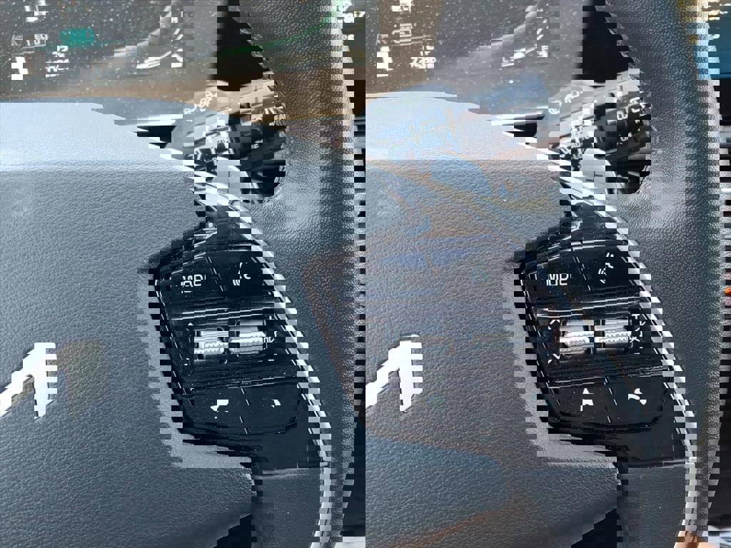 Used 2023 Kia Niro EX Touring image 28