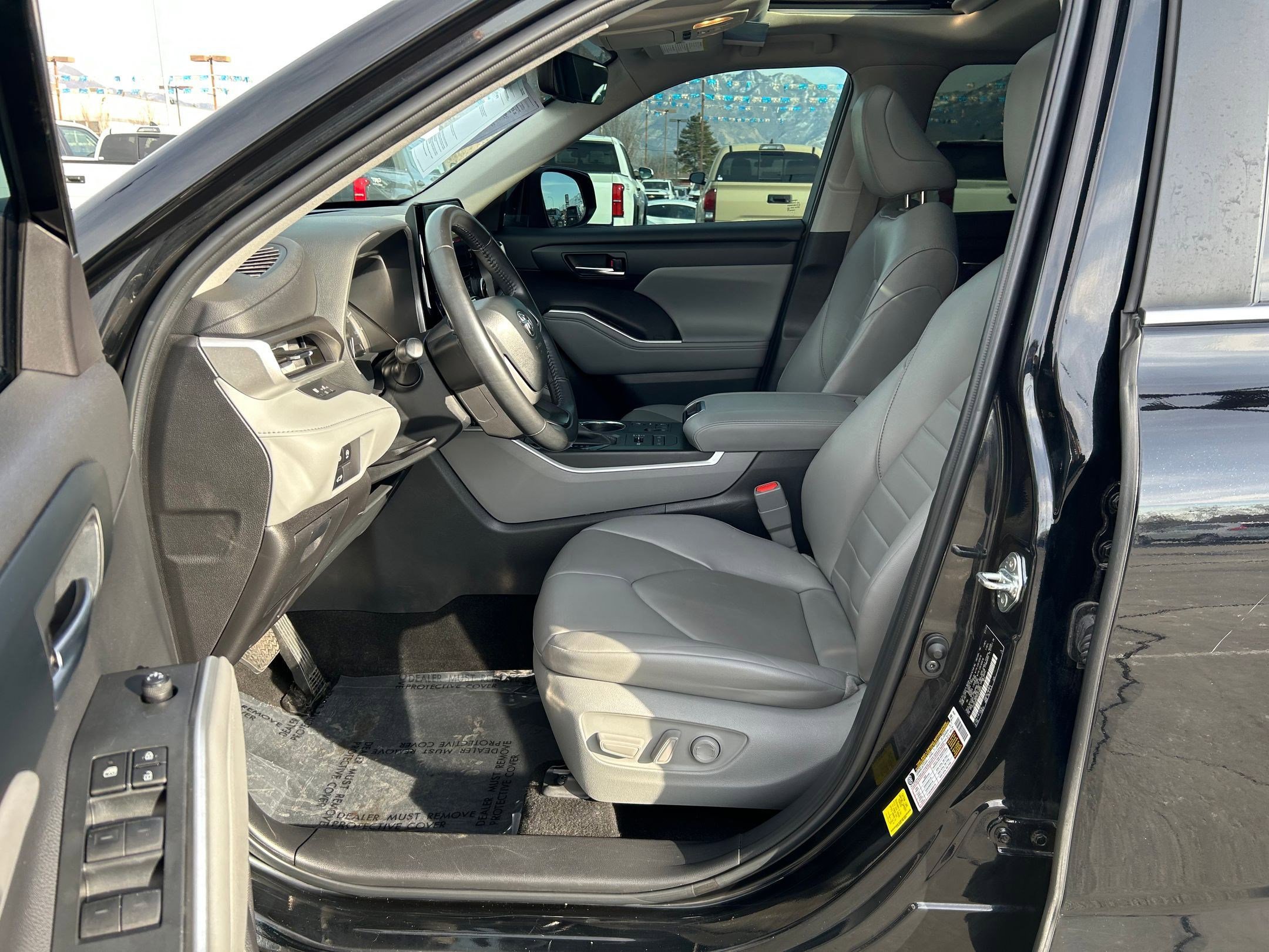 Certified 2023 Toyota Highlander XLE image 11