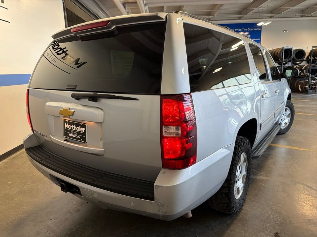 Used 2013 Chevrolet Suburban LT w/ Luxury Package AWD/4WD image 5