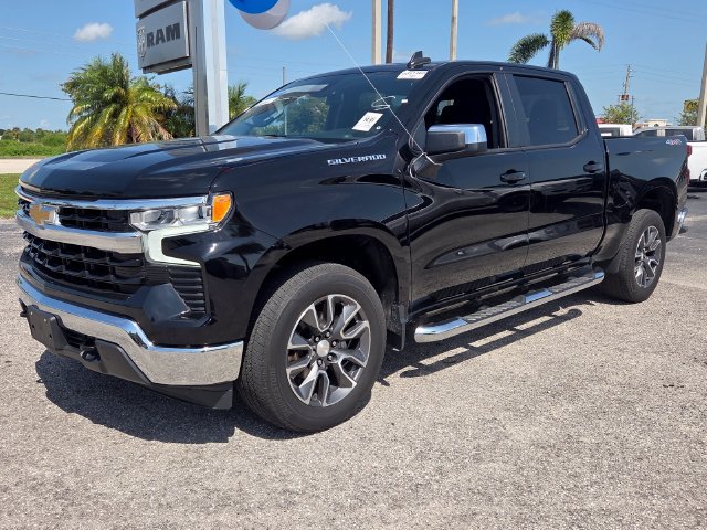 Used 2023 Chevrolet Silverado 1500 LT AWD/4WD image 7