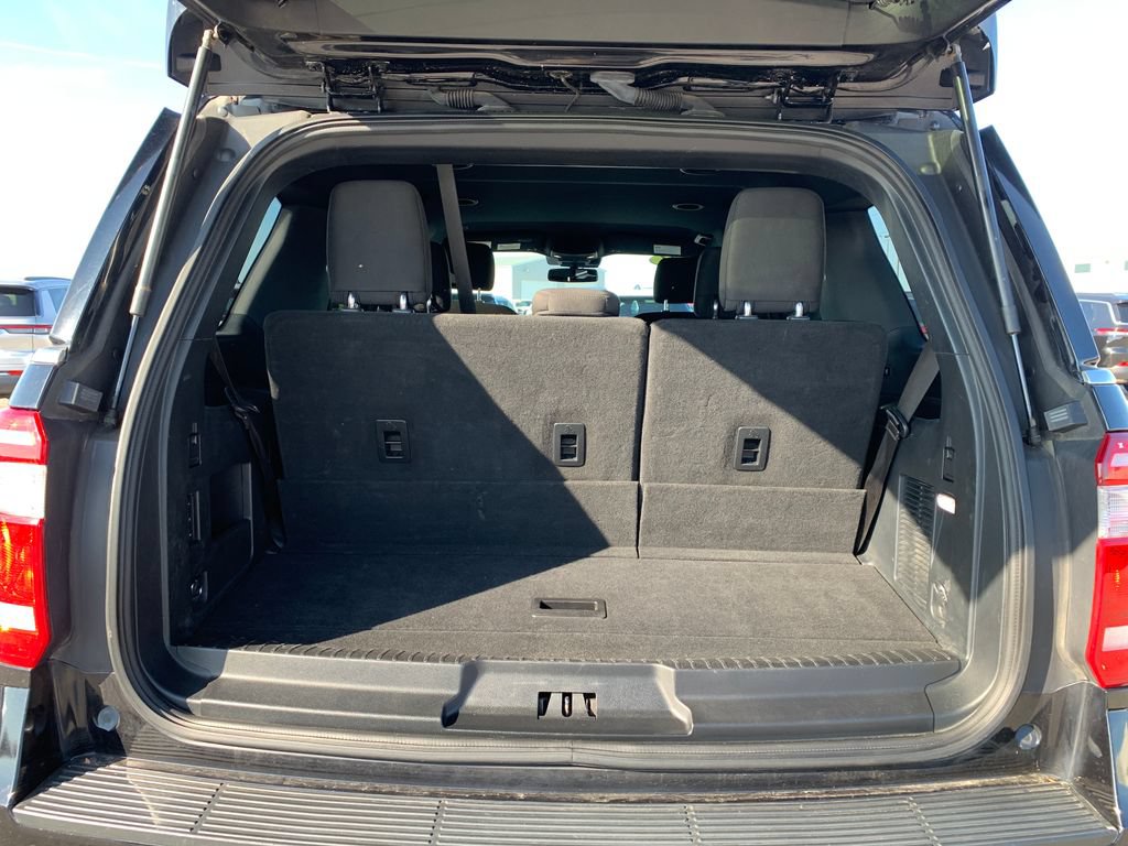 Used 2021 Ford Expedition XLT w/ Black Accent Package AWD/4WD image 21