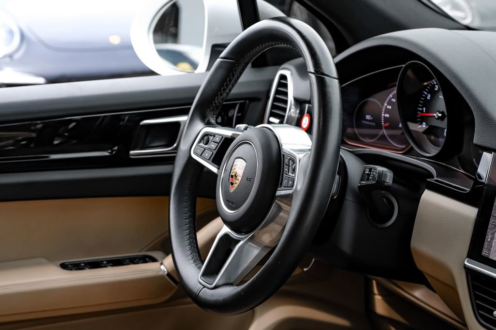 Used 2021 Porsche Cayenne AWD/4WD image 11