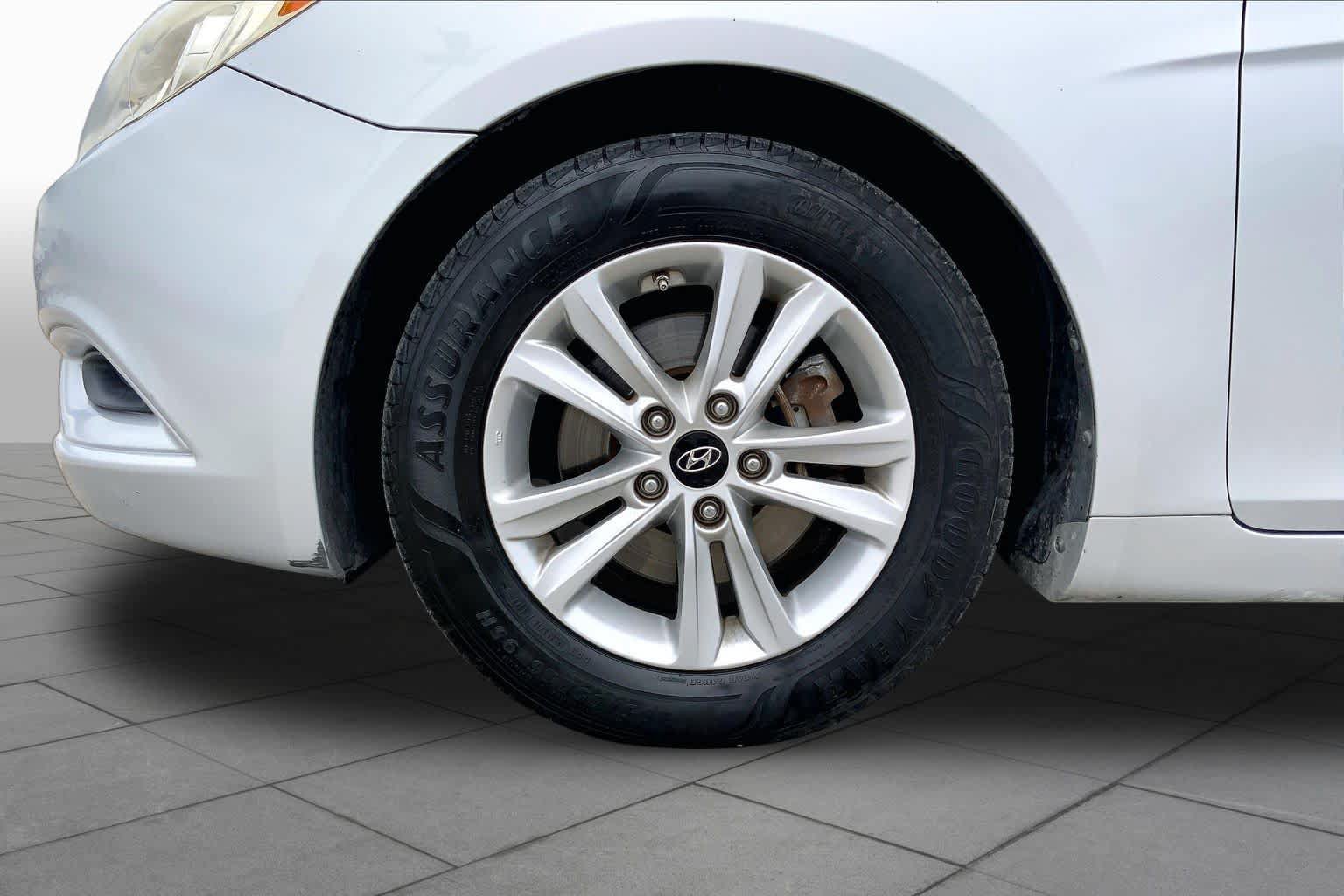Used 2012 Hyundai Sonata GLS w/ Popular Equipment Pkg FWD image 11