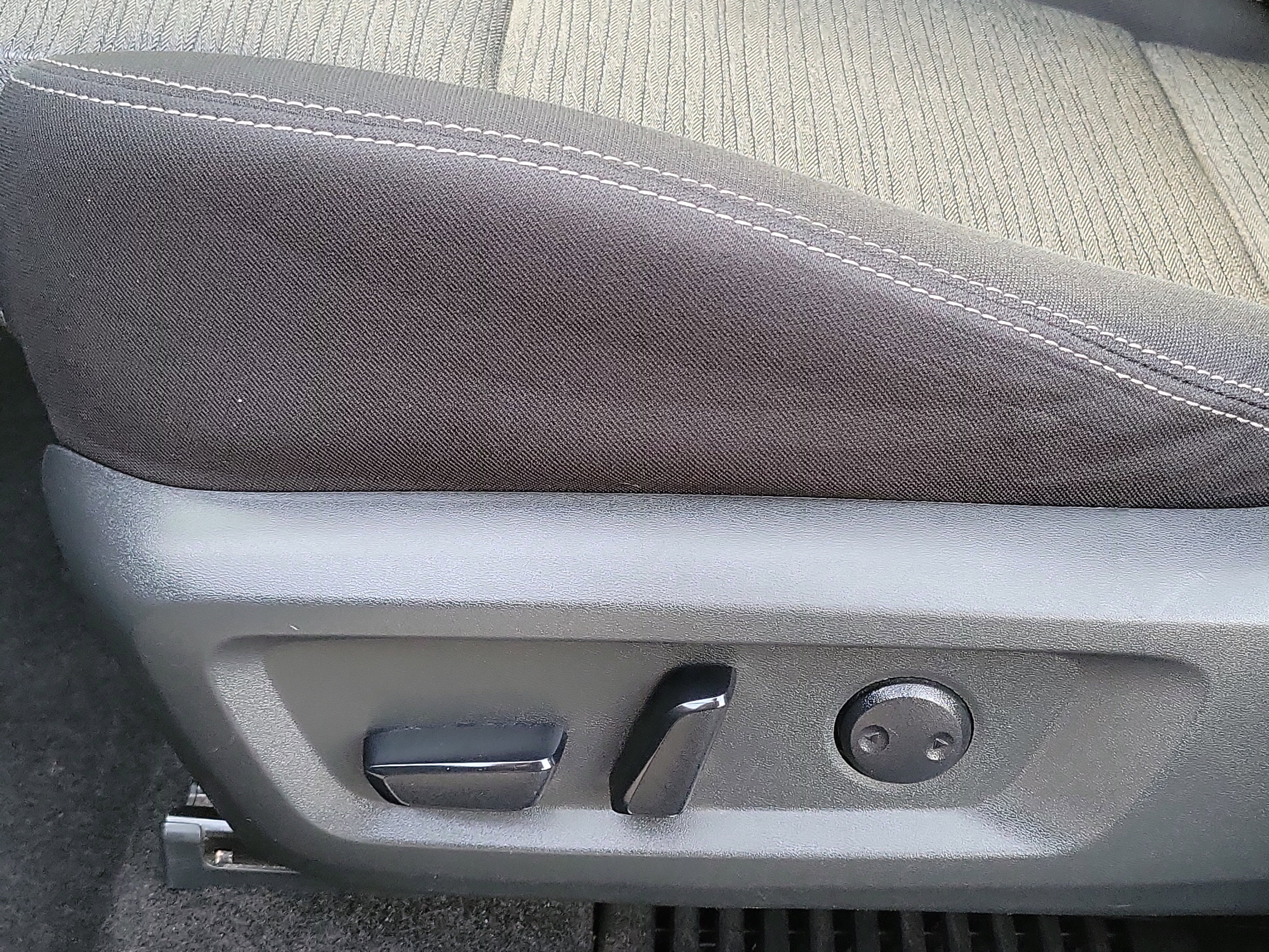 Used 2023 Nissan Rogue SV image 17