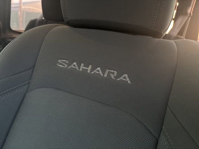 Used 2018 Jeep Wrangler Unlimited Sahara image 15