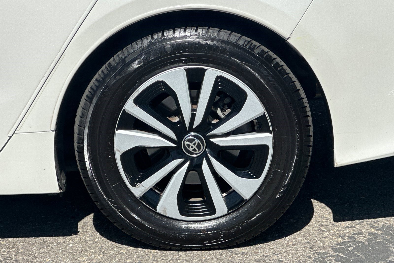 Used 2019 Toyota Prius Prime Premium image 36