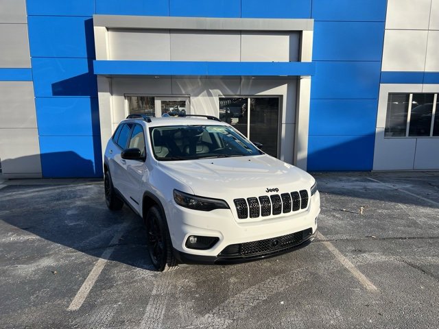 Used 2023 Jeep Cherokee Altitude Lux image 2