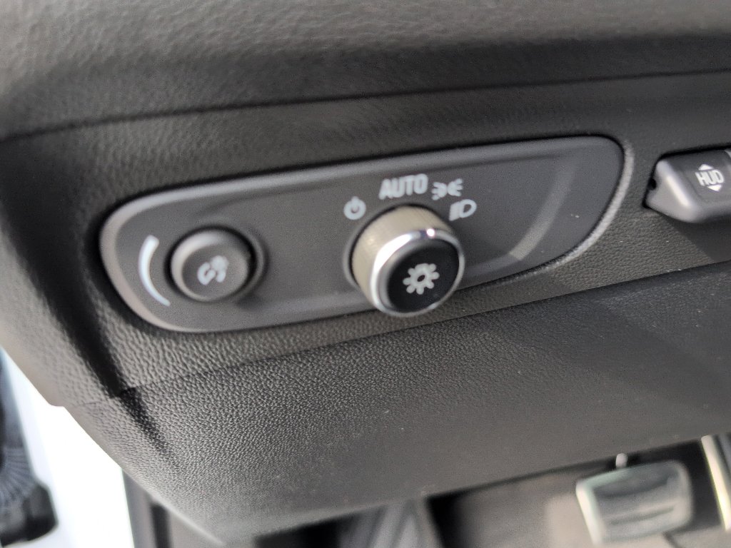 Used 2023 Buick Envision Essence w/ Technology Package I image 36