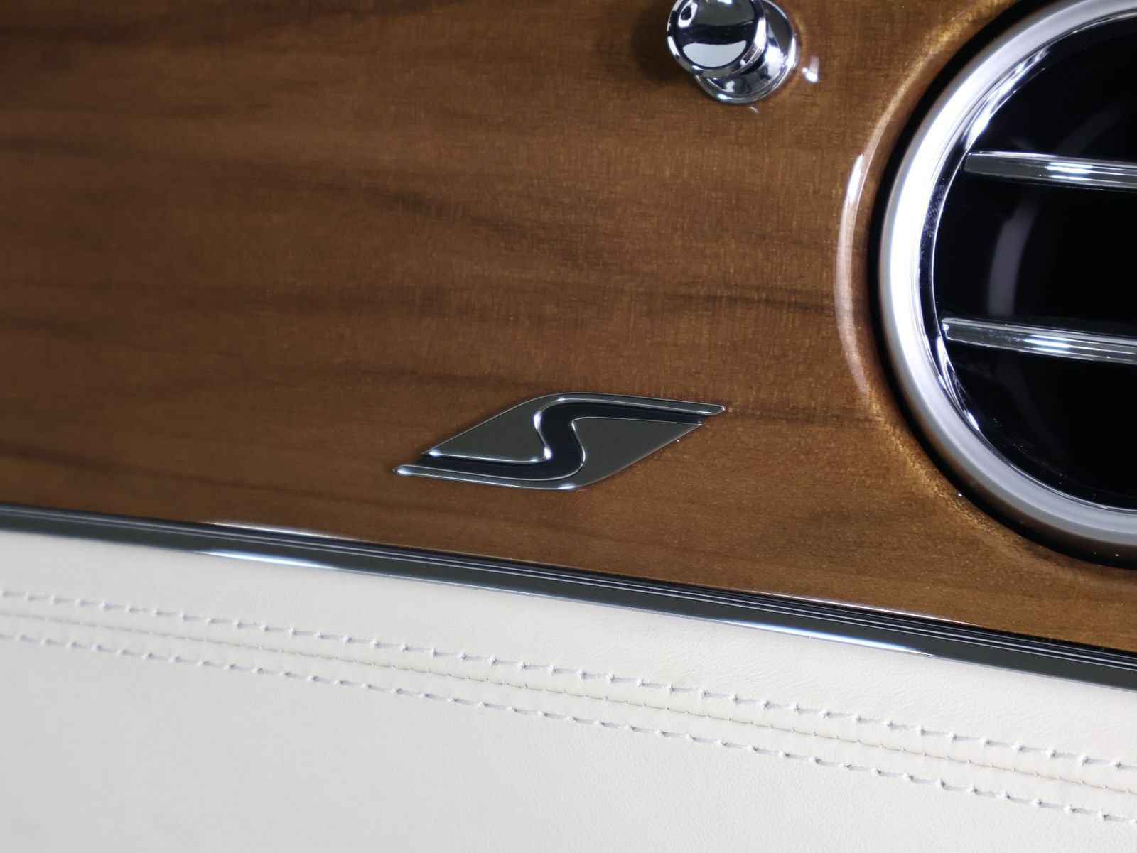 New 2026 Bentley Continental GTC AWD/4WD image 28