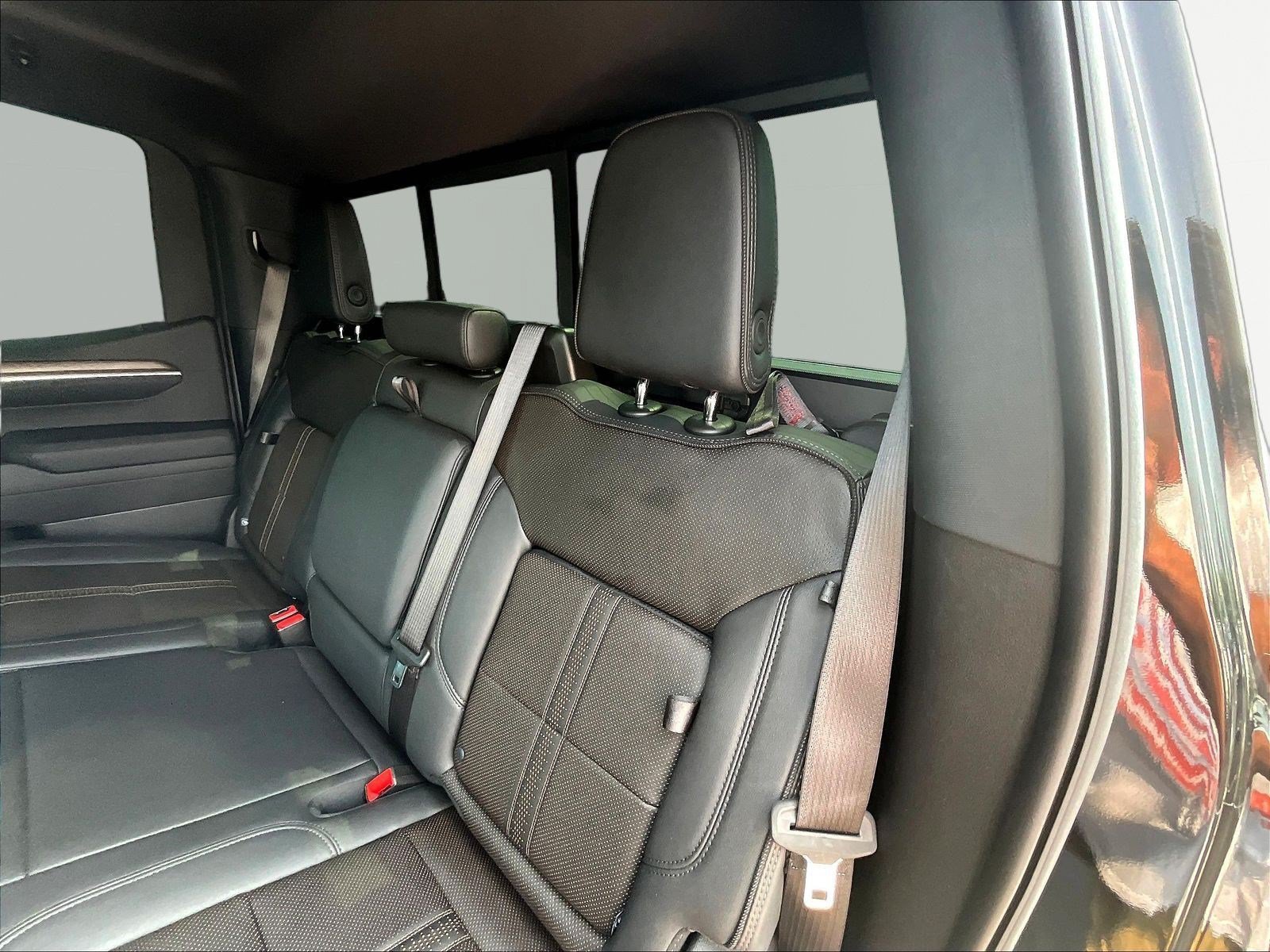 Used 2025 Chevrolet Silverado 1500 High Country w/ High Country Premium Package RWD image 22
