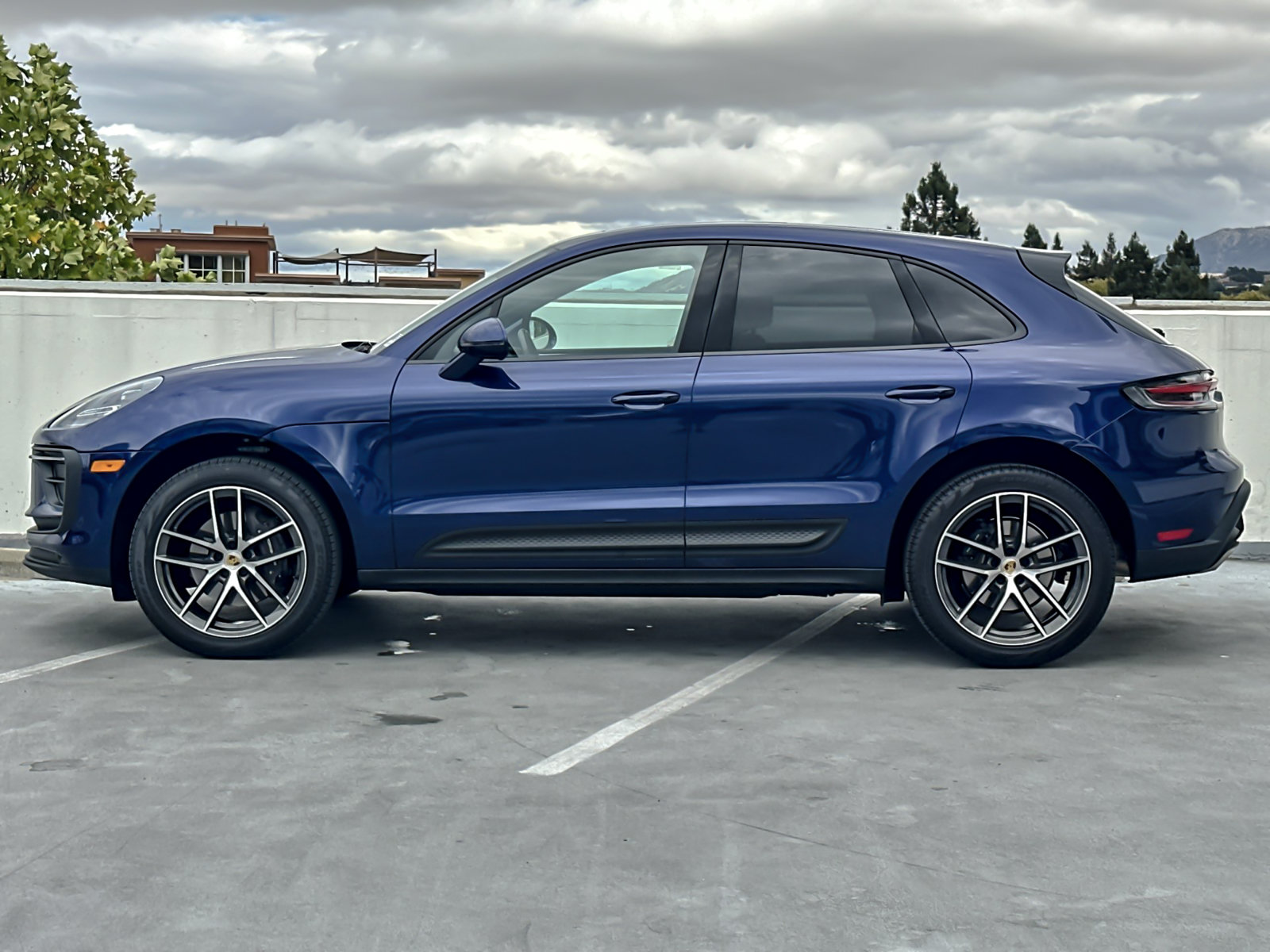 Certified 2026 Porsche Macan AWD/4WD image 3